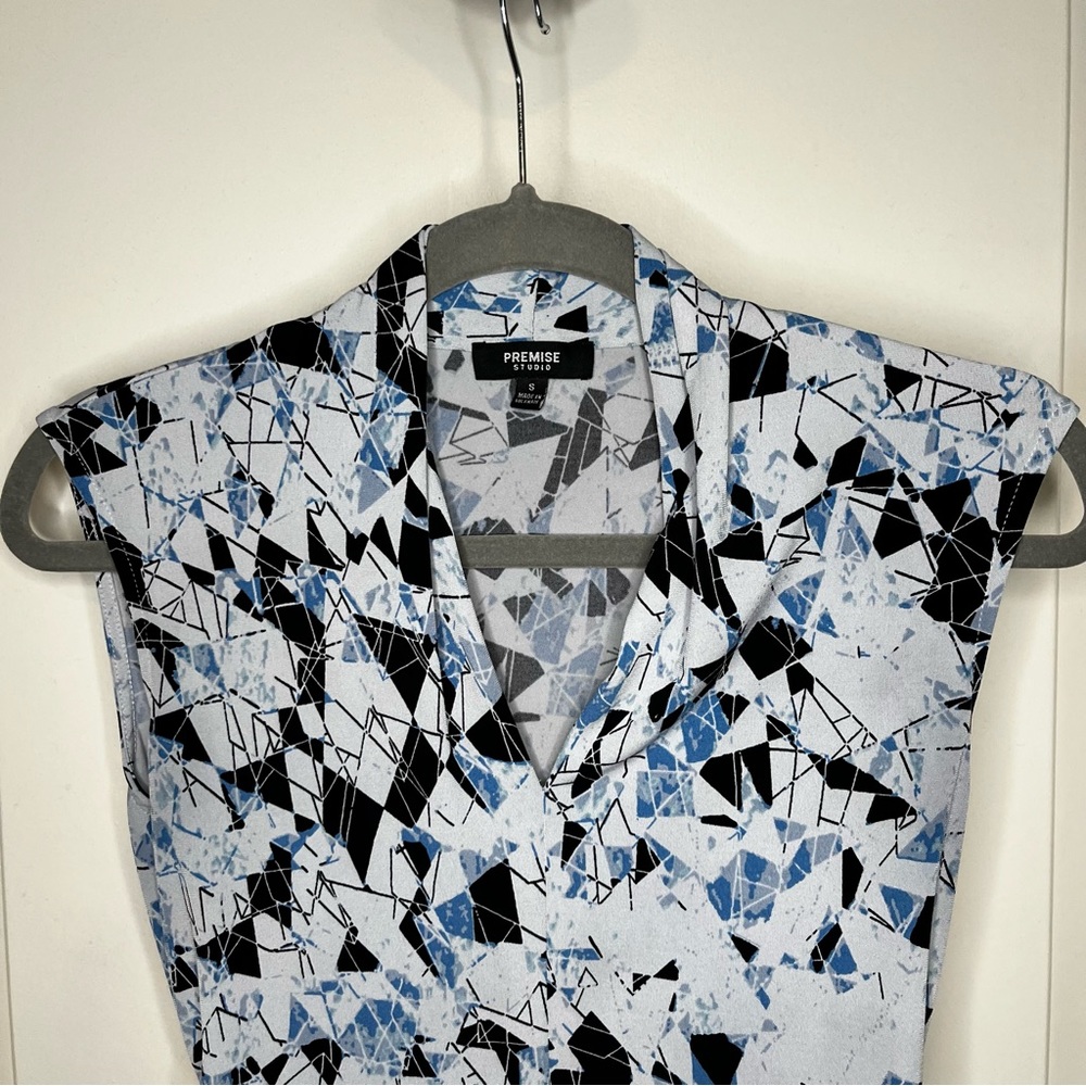 Premise Studio flattering sleeveless top size S, white, black & blue